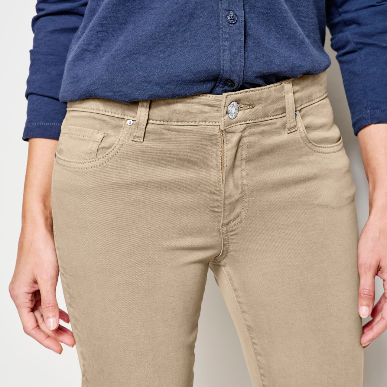 Kut from the Kloth® Stretch Twill Amy Crop - DESERT KHAKI EXCLUSIVE image number 5