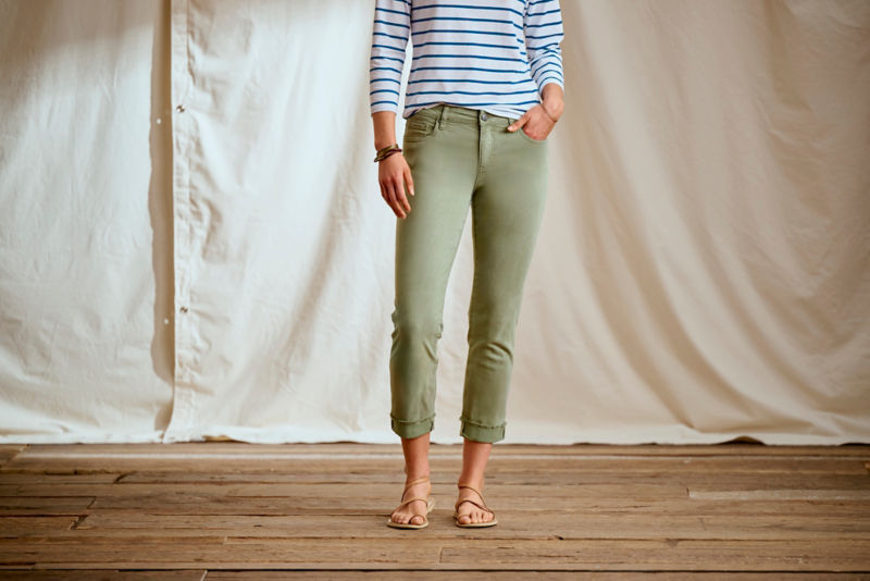Kut from the Kloth&reg; Amy Stretch Twill Cropped Chinos - OLIVINE EXCLUSIVE