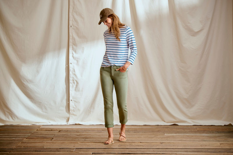Kut from the Kloth&reg; Amy Stretch Twill Cropped Chinos - OLIVINE EXCLUSIVE image number 4