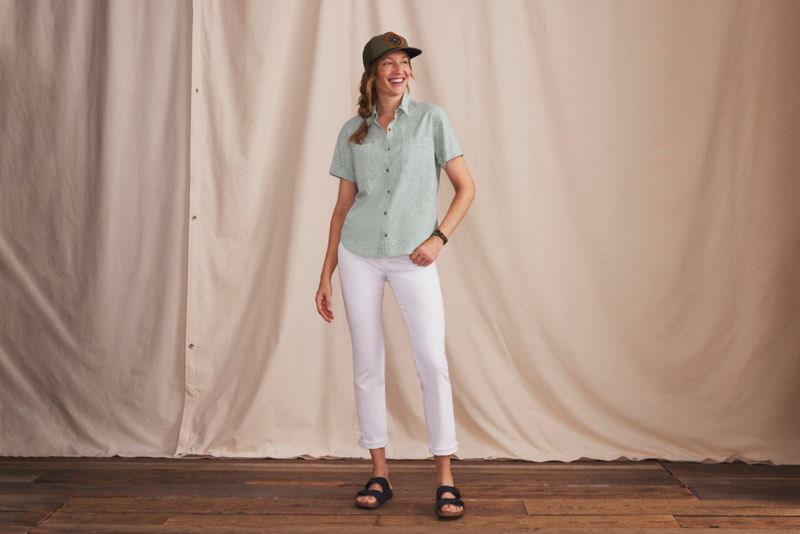 Classic Short-Sleeve Camp Shirt - ALOE DITSY FLORAL image number 4