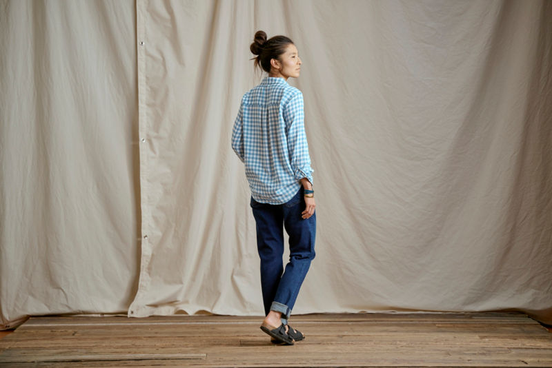 Everyday Lightweight Plaid Long-Sleeve Boyfriend Shirt - INDIGO GINGHAM image number 3