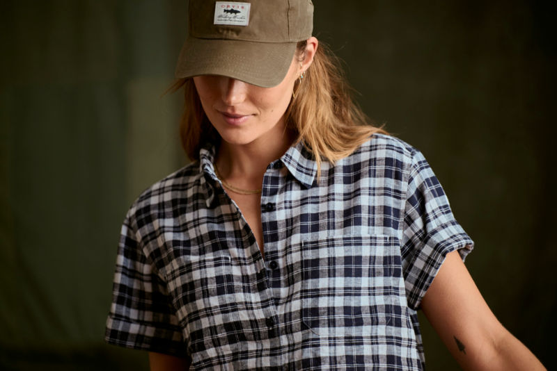 Performance Linen Short-Sleeve Camp Shirt - NAVY PLAID image number 1