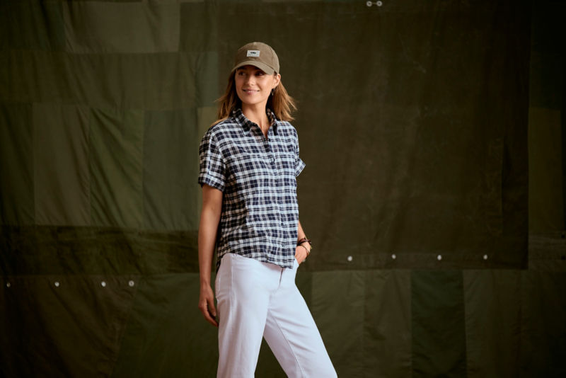 Performance Linen Short-Sleeve Camp Shirt - NAVY PLAID image number 3