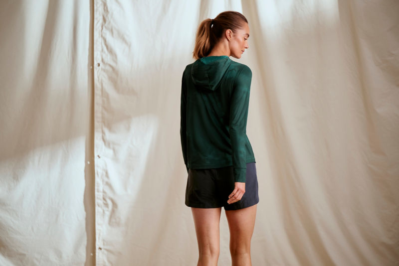 Women's Sun Defense Hoodie - BLUE MIST PERMIT image number 5