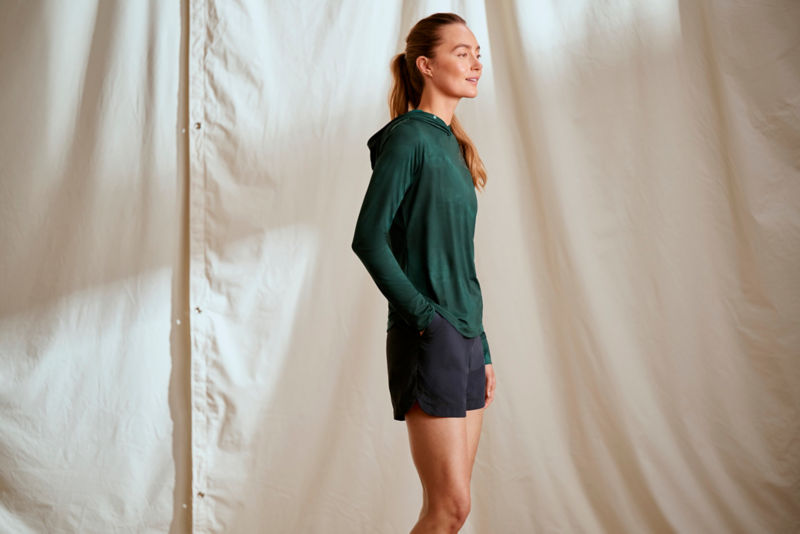 Women's Sun Defense Hoodie - BLUE MIST PERMIT image number 4