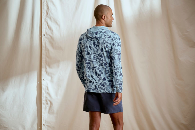 Men's Sun Defense Hoodie - BLUE WATERCOLOR CAMO image number 4