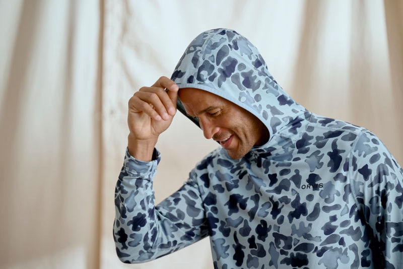 Men's Sun Defense Hoodie - BLUE WATERCOLOR CAMO image number 1