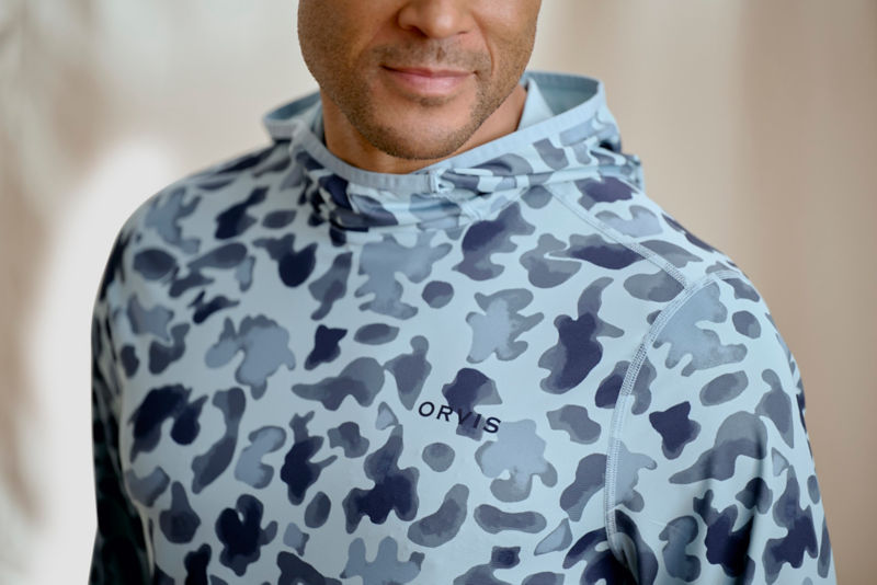 Men's Sun Defense Hoodie - BLUE WATERCOLOR CAMO image number 2