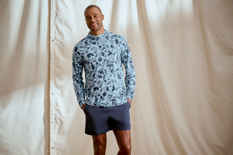 Men's Sun Defense Hoodie - BLUE WATERCOLOR CAMO image number 0