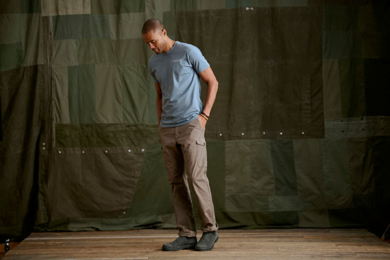 Men's 1856 Stretch Poplin Regular Fit Cargo Pants - MUSHROOM image number 2