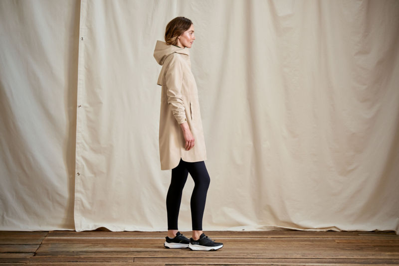 Women&rsquo;s Outbound Pack & Go Waterproof Parka - TRUE NAVY image number 4