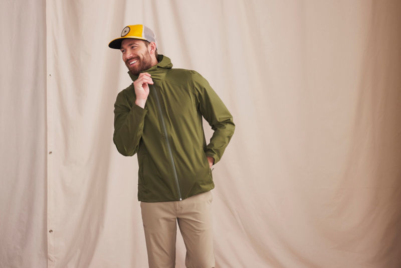 Men&rsquo;s Ultralight Storm 2.5L Jacket - MOSS image number 2