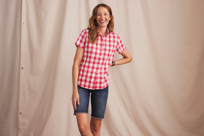 Women's River Guide Short-Sleeve Shirt - RED/SNOW PLAID image number 2