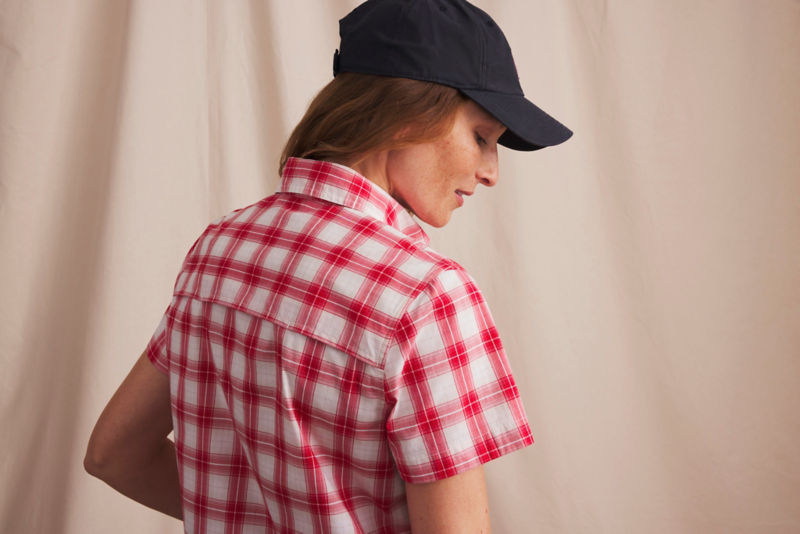 Women's River Guide Short-Sleeve Shirt - RED/SNOW PLAID image number 1