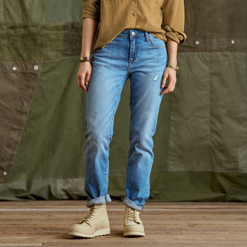 A waist-down view of a model wearing Straight Leg Kut from the Kloth Jeans.