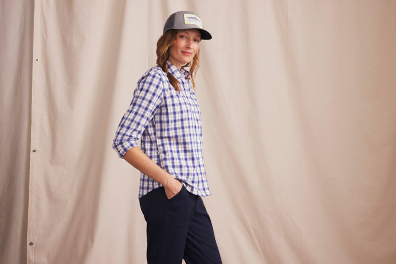 Women&rsquo;s River Guide Long-Sleeve Shirt - PEWTER BLUE GINGHAM image number 6