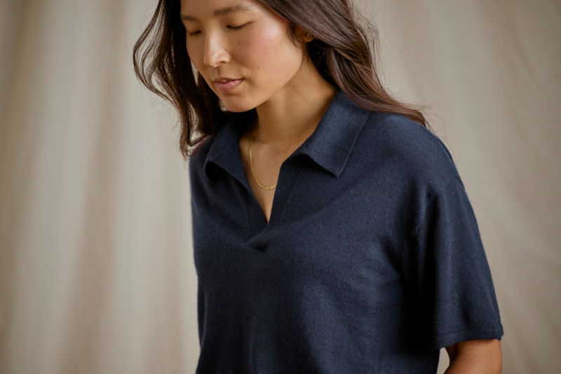 Featherweight Cashmere Polo Tee - TRUE NAVY image number 1