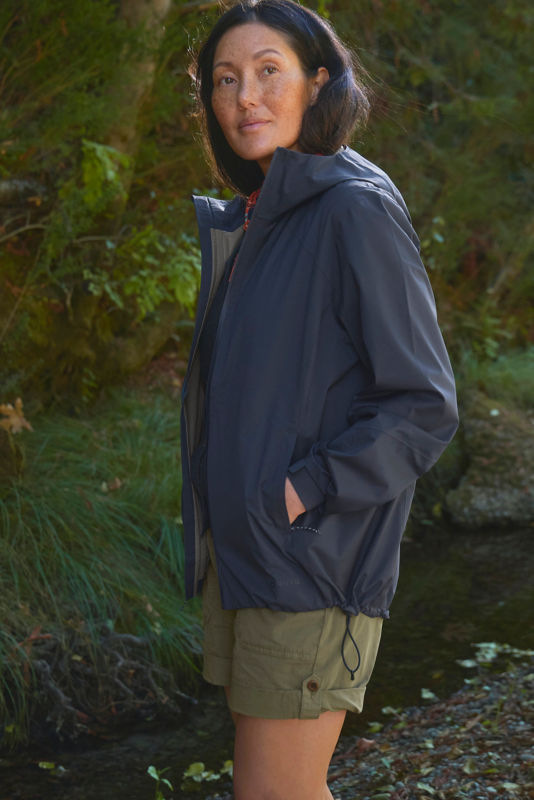 Women&rsquo;s Ultralight Storm 2.5L Jacket - TRUE NAVY image number 1