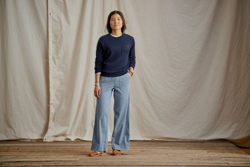 Featherweight Cashmere Crewneck Sweater - TRUE NAVY