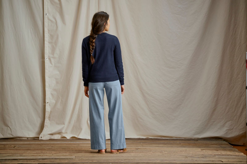 Featherweight Cashmere Crewneck Sweater - TRUE NAVY image number 3