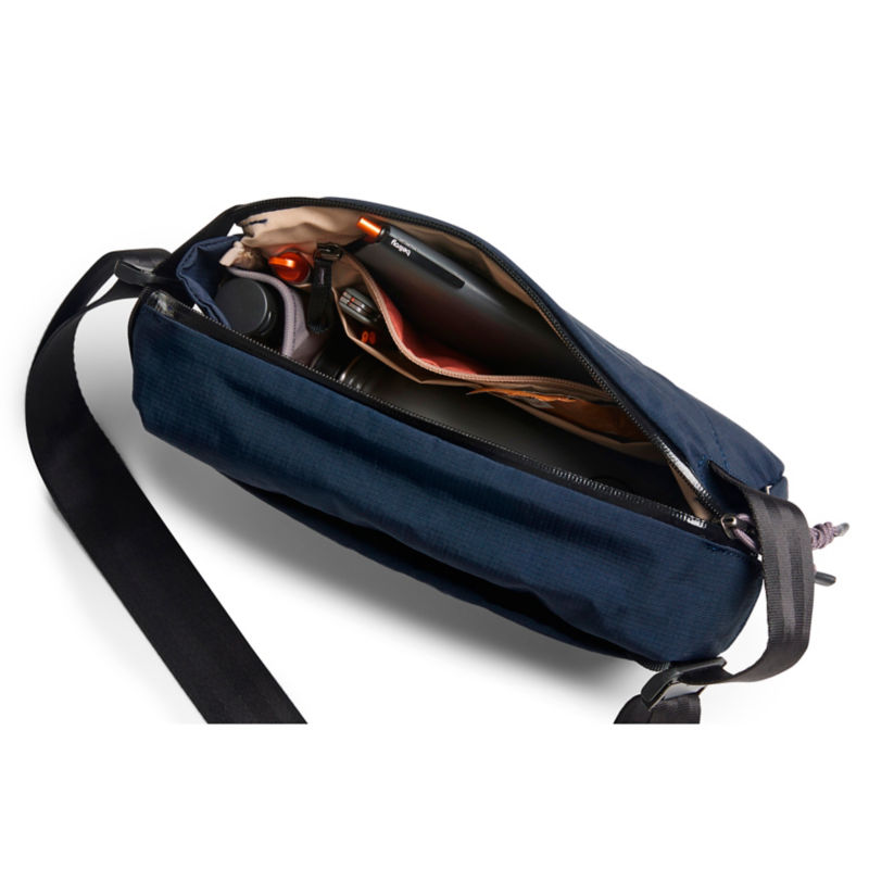 Bellroy Venture 6L Sling - NAVY/NIGHT SKY image number 3