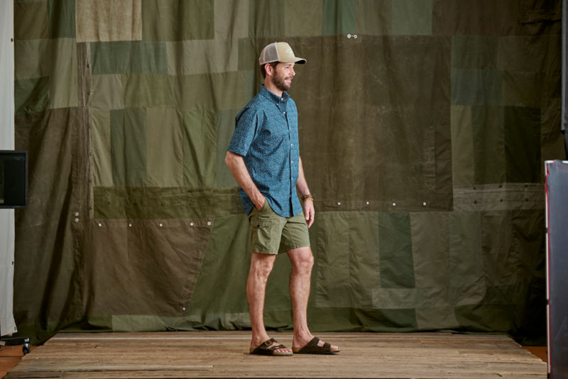 Men&rsquo;s Heritage Poplin Printed Short-Sleeve Shirt - RED CLAY BLOCK image number 3