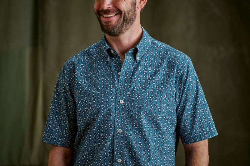 Men&rsquo;s Heritage Poplin Printed Short-Sleeve Shirt - RED CLAY BLOCK image number 2