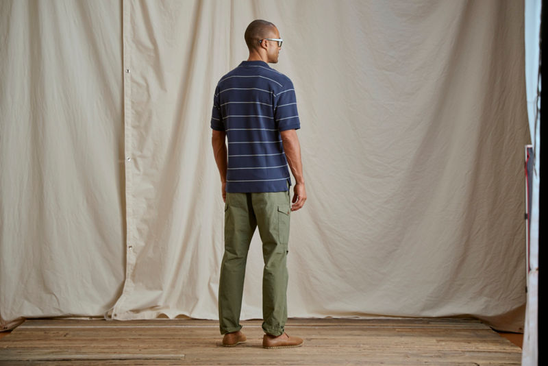 Men's 1856 Stretch Poplin Regular Fit Cargo Pants - TARRAGON image number 2