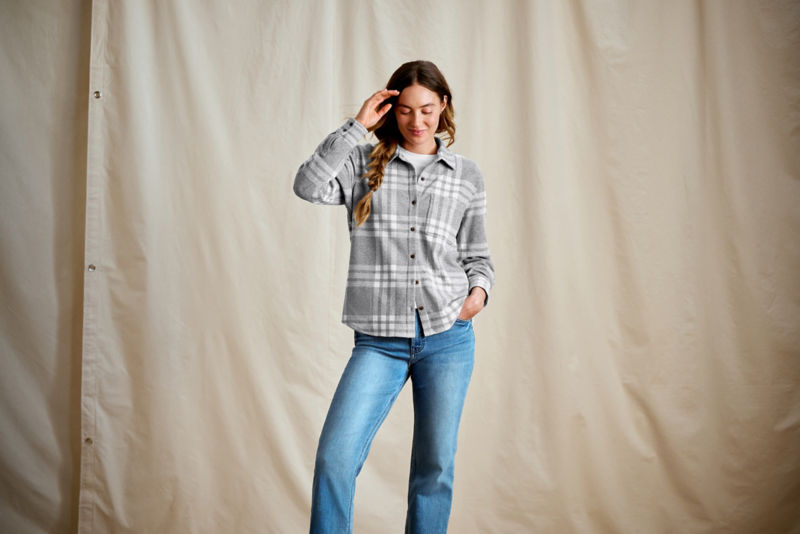 Women&rsquo;s Snowy River Button-Down Long-Sleeve Shirt - LIGHT GRAY/SNOW PLAID