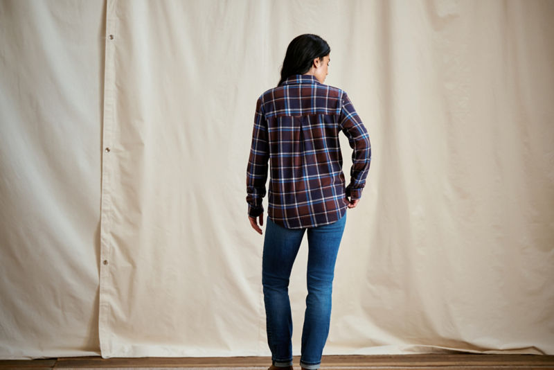Women&rsquo;s Snowy River Button-Down Long-Sleeve Shirt - RAISIN/BLUE PLAID image number 4