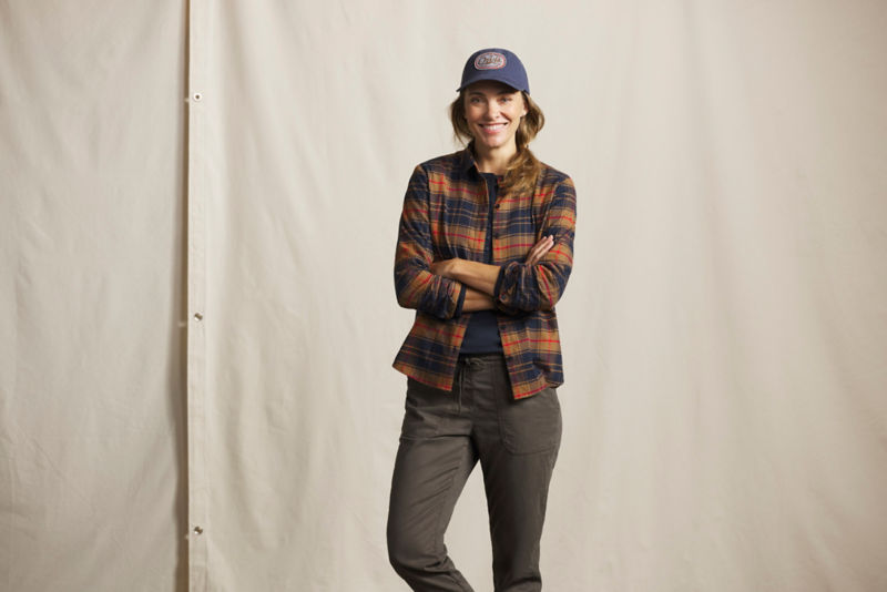 Women&rsquo;s Flat Creek Tech Flannel Shirt - VICUNA/NAVY PLAID