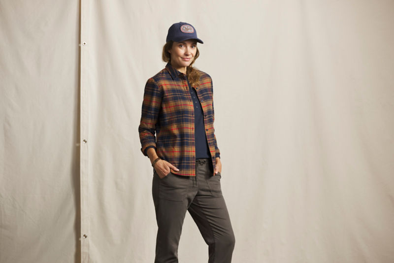 Women&rsquo;s Flat Creek Tech Flannel Shirt - VICUNA/NAVY PLAID image number 1