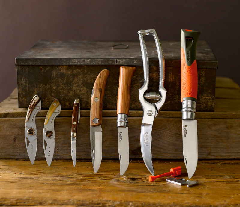 An assorted collection of hunting knives.